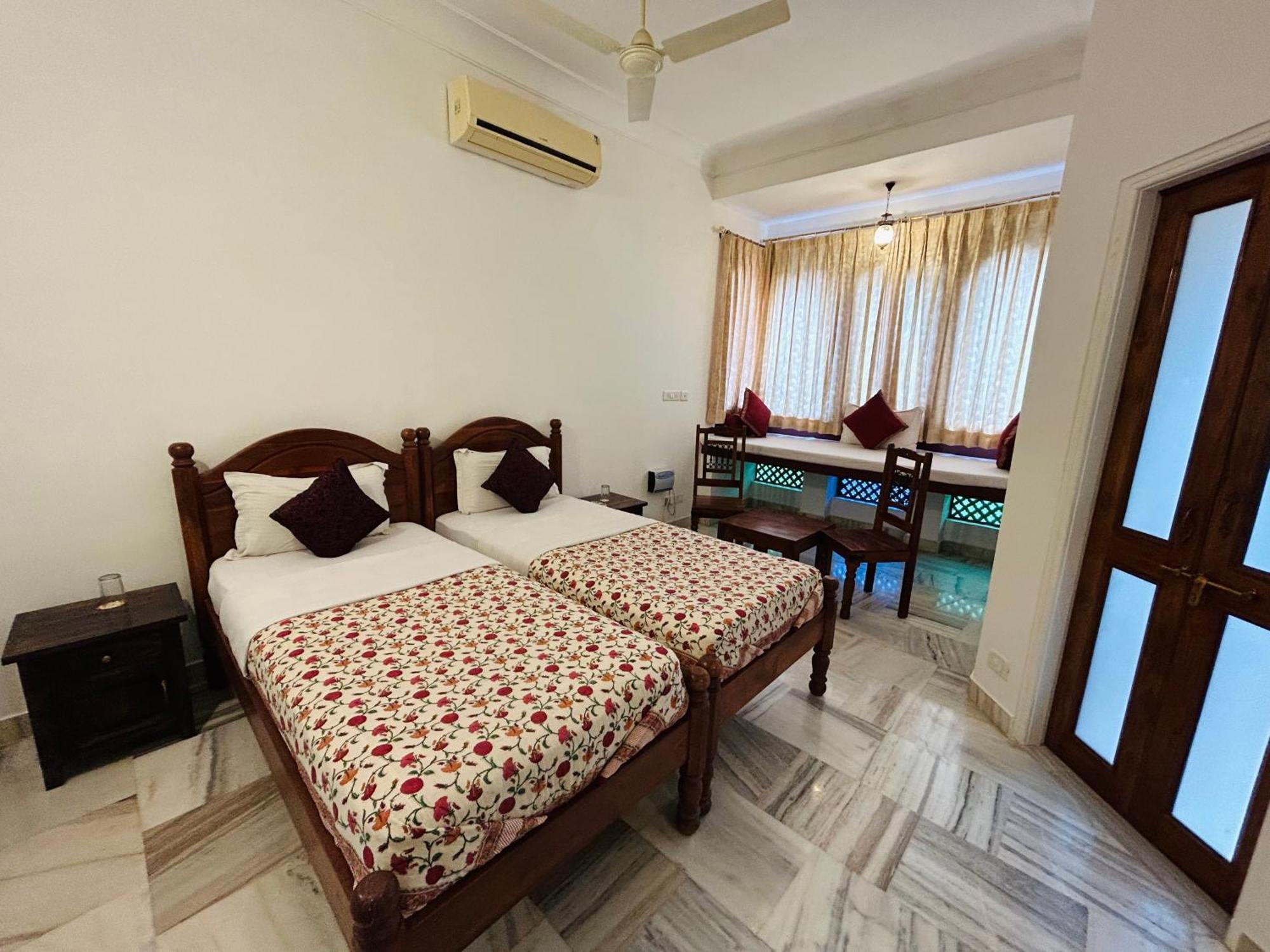 Adhbhut Hotel Dźajpur Zewnętrze zdjęcie