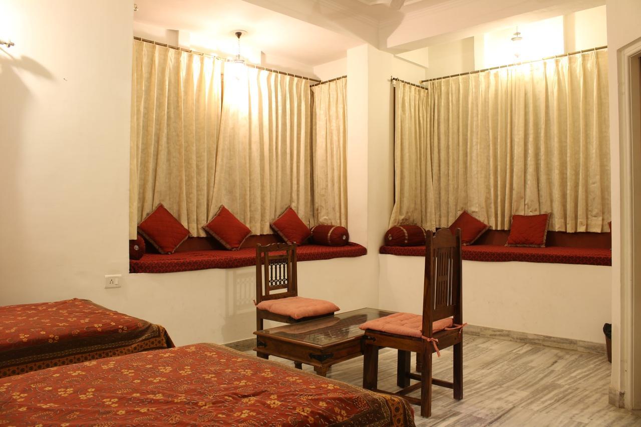 Adhbhut Hotel Dźajpur Zewnętrze zdjęcie